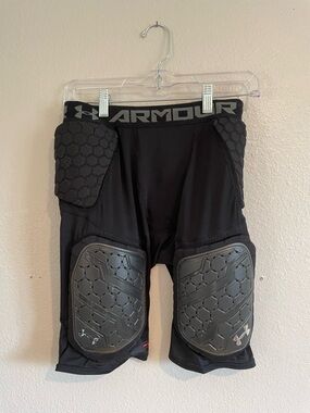 Under Armour Boys’ Gameday Armour Pro 5-Pad Football Girdle